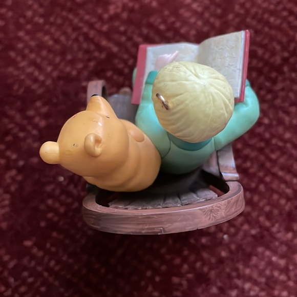2001 Hallmark Keepsake Disney A Story for Pooh Ornament - Picture 5 of 9